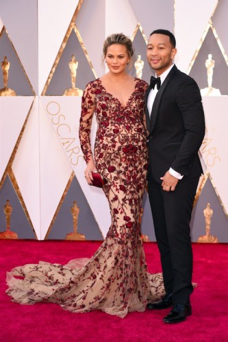 chrissy-teigen-academy-awards-marchesa