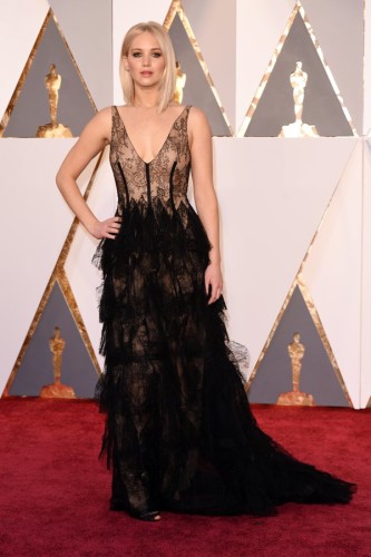 jennifer-lawrence-dior-academy-awards 1