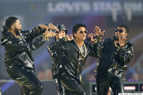 SANTA CLARA, CA - FEBRUARY 07: (Center) Bruno Mars performs during the Pepsi Super Bowl 50 Halftime Show at Levi's Stadium on February 7, 2016 in Santa Clara, California. (Photo by Andy Lyons/Getty Images)