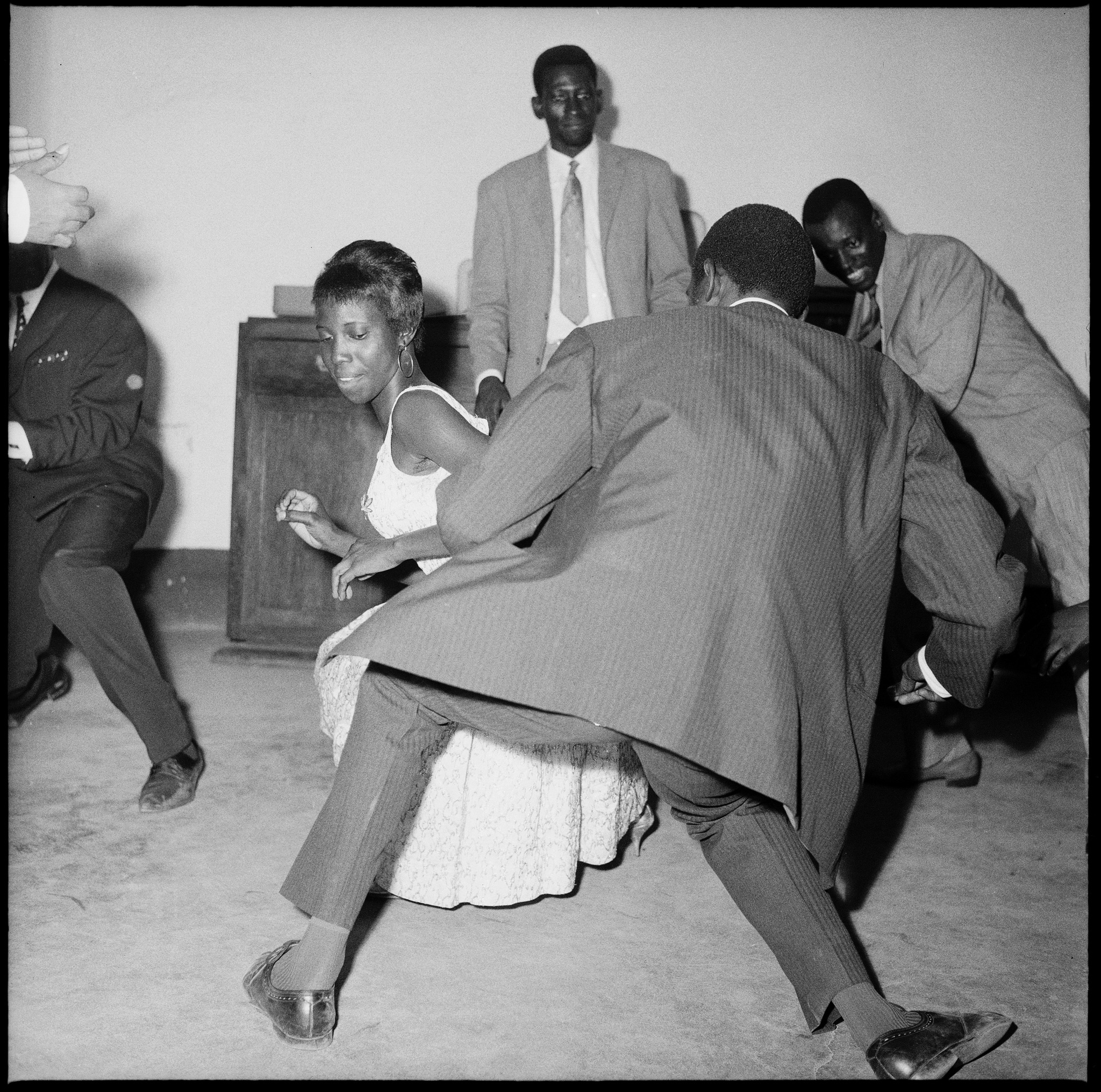 Malick Sidibé, Dansez le Twist, 1965 Papier : 120 x 120 cm