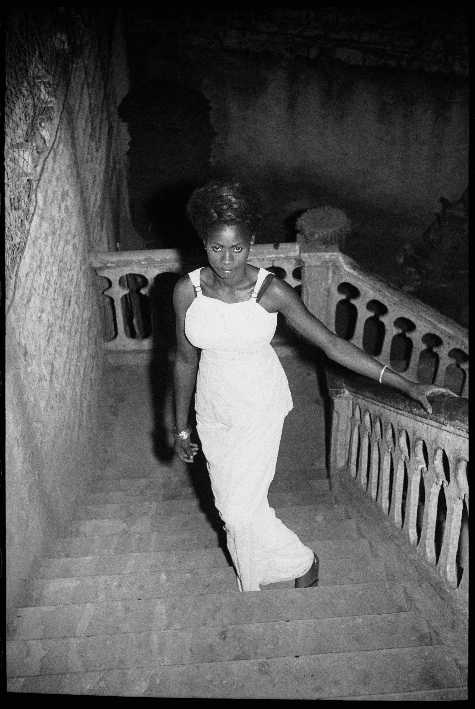 Malick Sidibé, Nuit du 31 Décembre, 1969 Tirage argentique baryté Papier : 50 x 60 cm