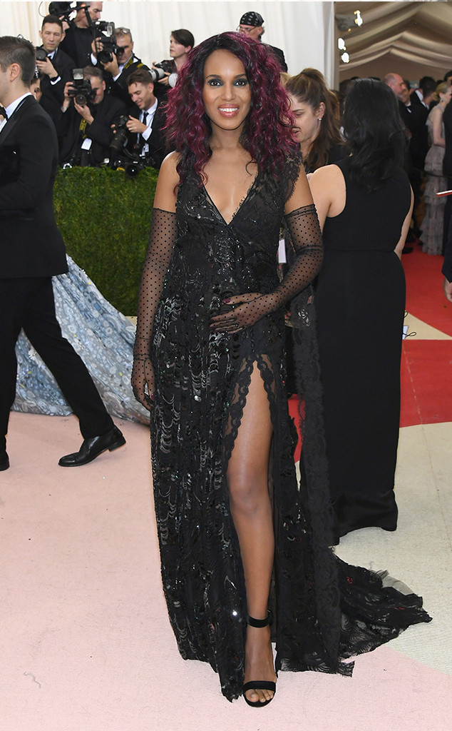 The Reveal. We First found out the Kerry was pregnant on the steps of the MET (in Couture Marc Jacobs) at this year's MET Gala.